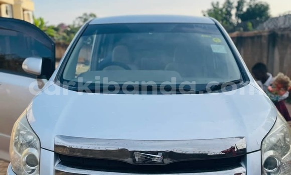Acheter Occasion Voiture Toyota Noah Gris à Kampala, Ouganda