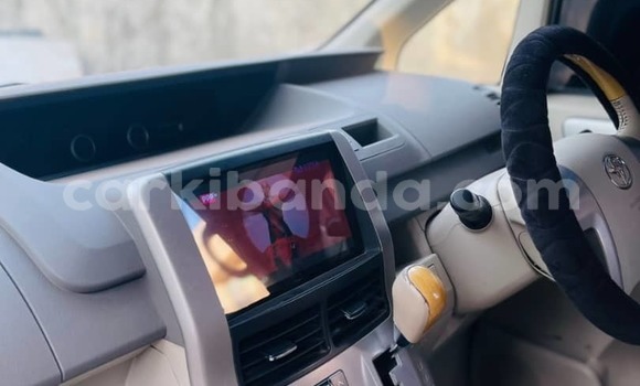 Nunua Ilio tumika Toyota Noah Fedha Gari ndani ya Kampala nchini Uganda Nunua Ilio tumika Toyota Noah Fedha Gari ndani ya Kampala nchini Uganda