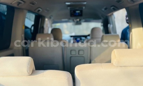 Nunua Ilio tumika Toyota Noah Fedha Gari ndani ya Kampala nchini Uganda Nunua Ilio tumika Toyota Noah Fedha Gari ndani ya Kampala nchini Uganda