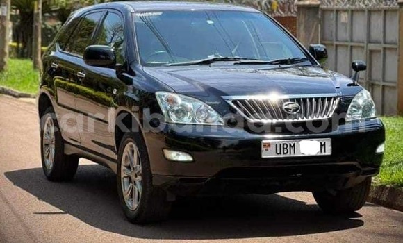 Gura Yakoze Toyota Harrier Black Imodoka i Kampala mu Uganda Gura Yakoze Toyota Harrier Black Imodoka i Kampala mu Uganda