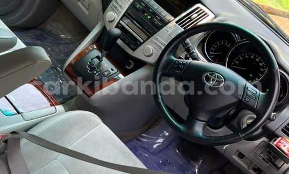 Nunua Ilio tumika Toyota Harrier Nyeusi Gari ndani ya Kampala nchini Uganda Nunua Ilio tumika Toyota Harrier Nyeusi Gari ndani ya Kampala nchini Uganda