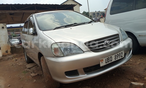 Gura Yakoze Toyota Nadia Silver Imodoka i Kampala mu Uganda Gura Yakoze Toyota Nadia Silver Imodoka i Kampala mu Uganda