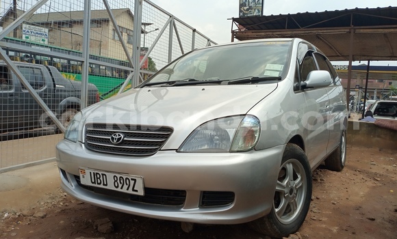 Gura Yakoze Toyota Nadia Silver Imodoka i Kampala mu Uganda Gura Yakoze Toyota Nadia Silver Imodoka i Kampala mu Uganda