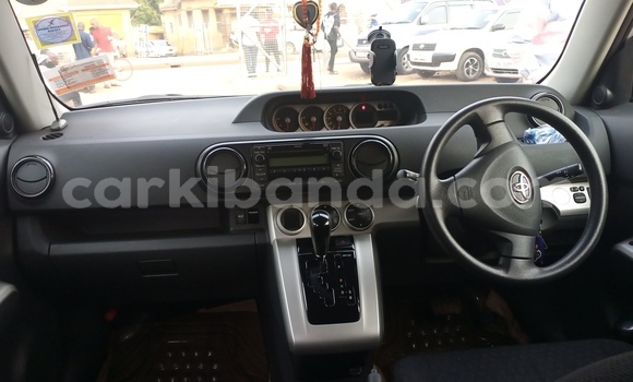 Gura Yakoze Toyota Corolla Rumion White Imodoka i Kampala mu Uganda Gura Yakoze Toyota Corolla Rumion White Imodoka i Kampala mu Uganda