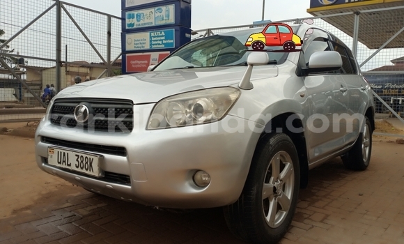 Gura Yakoze Toyota RAV4 Silver Imodoka i Kampala mu Uganda Gura Yakoze Toyota RAV4 Silver Imodoka i Kampala mu Uganda