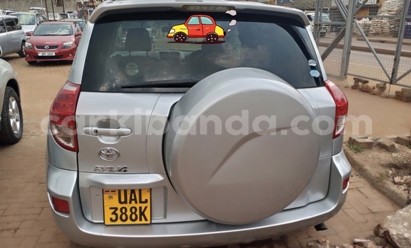 Gura Yakoze Toyota RAV4 Silver Imodoka i Kampala mu Uganda Gura Yakoze Toyota RAV4 Silver Imodoka i Kampala mu Uganda