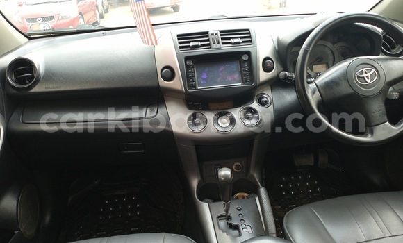 Gura Yakoze Toyota RAV4 Silver Imodoka i Kampala mu Uganda Gura Yakoze Toyota RAV4 Silver Imodoka i Kampala mu Uganda