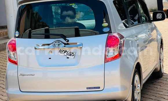 Nunua Ilio tumika Toyota Ractis Fedha Gari ndani ya Kampala nchini Uganda Nunua Ilio tumika Toyota Ractis Fedha Gari ndani ya Kampala nchini Uganda