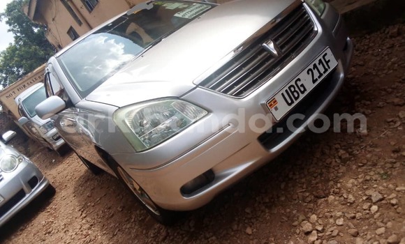 Gura Yakoze Toyota Premio Silver Imodoka i Kampala mu Uganda