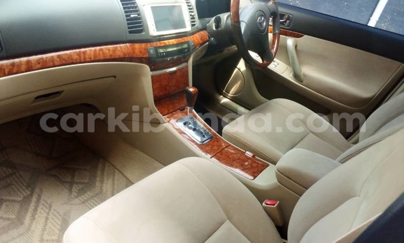 Gura Yakoze Toyota Premio Silver Imodoka i Kampala mu Uganda Gura Yakoze Toyota Premio Silver Imodoka i Kampala mu Uganda