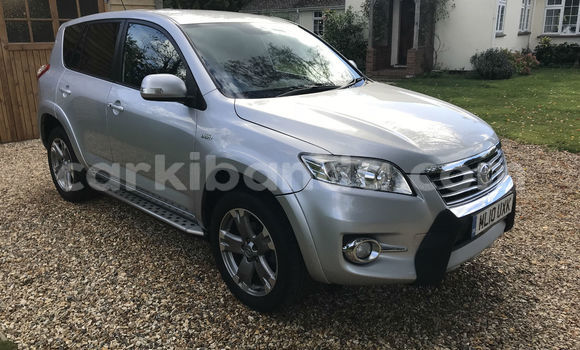 Gura Imported Toyota RAV4 Blue Imodoka i Kampala mu Uganda Gura Imported Toyota RAV4 Blue Imodoka i Kampala mu Uganda