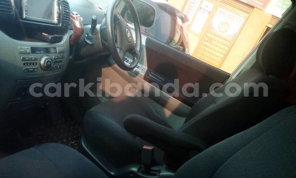 Gura Yakoze Toyota Voxy White Imodoka i Kampala mu Uganda Gura Yakoze Toyota Voxy White Imodoka i Kampala mu Uganda