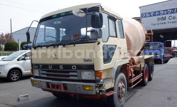 Gura Yakoze Mitsubishi L400 Beige Ikamyo i Kampala mu Uganda Gura Yakoze Mitsubishi L400 Beige Ikamyo i Kampala mu Uganda