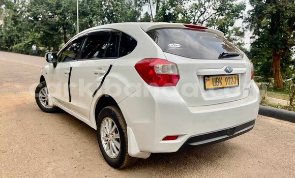 Gura Yakoze Subaru Impreza White Imodoka i Kampala mu Uganda Gura Yakoze Subaru Impreza White Imodoka i Kampala mu Uganda
