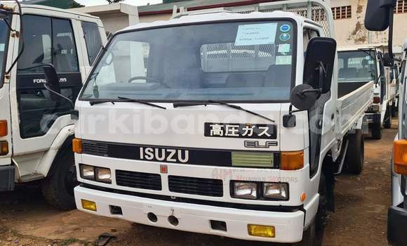 Gura Yakoze Isuzu FTR 850 White Ikamyo i Kampala mu Uganda Gura Yakoze Isuzu FTR 850 White Ikamyo i Kampala mu Uganda