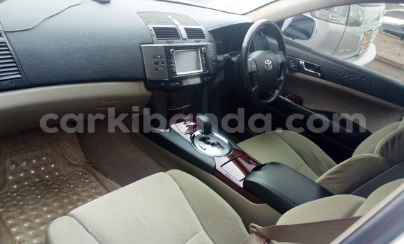 Nunua Ilio tumika Toyota Mark X Nyeupe Gari ndani ya Kampala nchini Uganda Nunua Ilio tumika Toyota Mark X Nyeupe Gari ndani ya Kampala nchini Uganda