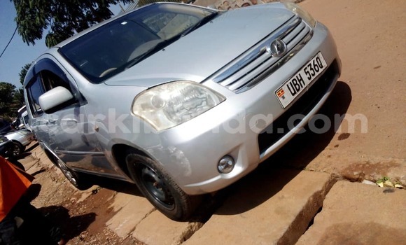 Acheter Occasion Voiture Toyota Raum Gris à Kampala, Ouganda