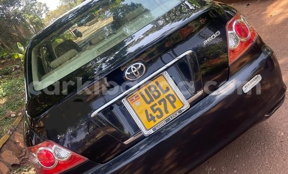 Gura Yakoze Toyota Mark X Black Imodoka i Kampala mu Uganda Gura Yakoze Toyota Mark X Black Imodoka i Kampala mu Uganda