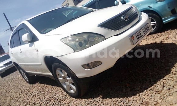 Acheter Occasion Voiture Toyota Harrier Blanc à Kampala, Ouganda