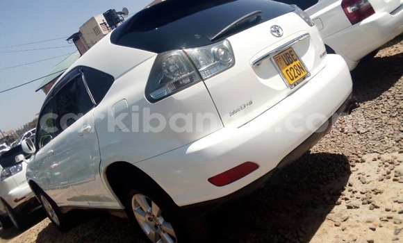Nunua Ilio tumika Toyota Harrier Nyeupe Gari ndani ya Kampala nchini Uganda Nunua Ilio tumika Toyota Harrier Nyeupe Gari ndani ya Kampala nchini Uganda