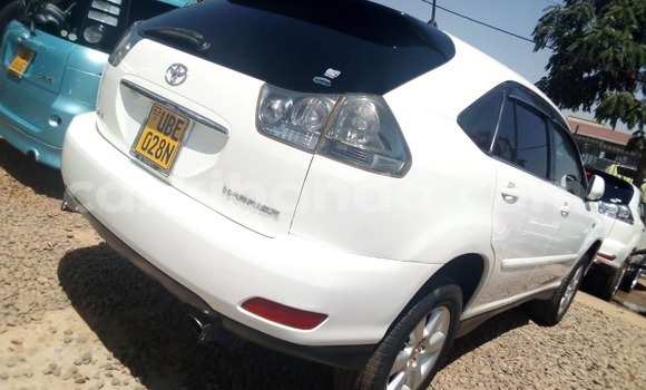 Nunua Ilio tumika Toyota Harrier Nyeupe Gari ndani ya Kampala nchini Uganda Nunua Ilio tumika Toyota Harrier Nyeupe Gari ndani ya Kampala nchini Uganda