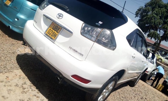 Nunua Ilio tumika Toyota Harrier Nyeupe Gari ndani ya Kampala nchini Uganda Nunua Ilio tumika Toyota Harrier Nyeupe Gari ndani ya Kampala nchini Uganda