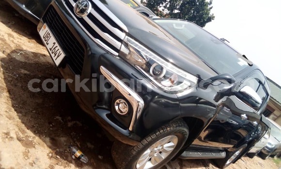 Gura Yakoze Toyota Hilux Black Imodoka i Kampala mu Uganda Gura Yakoze Toyota Hilux Black Imodoka i Kampala mu Uganda