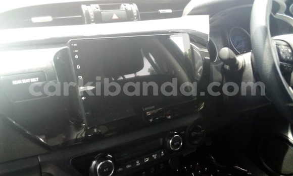 Gura Yakoze Toyota Hilux Black Imodoka i Kampala mu Uganda Gura Yakoze Toyota Hilux Black Imodoka i Kampala mu Uganda