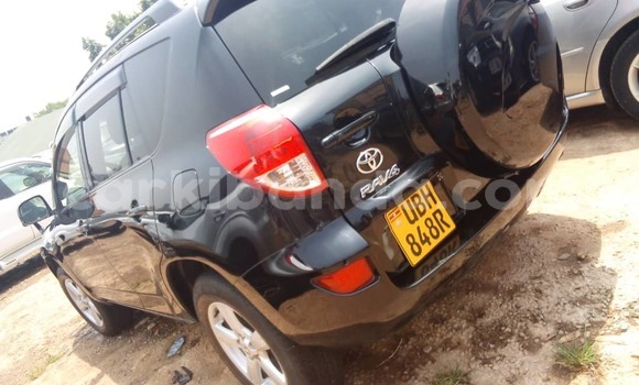 Nunua Ilio tumika Toyota RAV4 Nyeusi Gari ndani ya Kampala nchini Uganda Nunua Ilio tumika Toyota RAV4 Nyeusi Gari ndani ya Kampala nchini Uganda