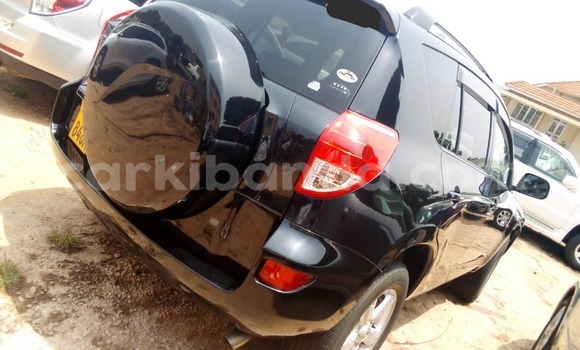 Nunua Ilio tumika Toyota RAV4 Nyeusi Gari ndani ya Kampala nchini Uganda Nunua Ilio tumika Toyota RAV4 Nyeusi Gari ndani ya Kampala nchini Uganda