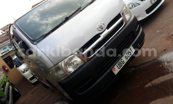 Gura Yakoze Toyota Hiace Silver Imodoka i Kampala mu Uganda Gura Yakoze Toyota Hiace Silver Imodoka i Kampala mu Uganda