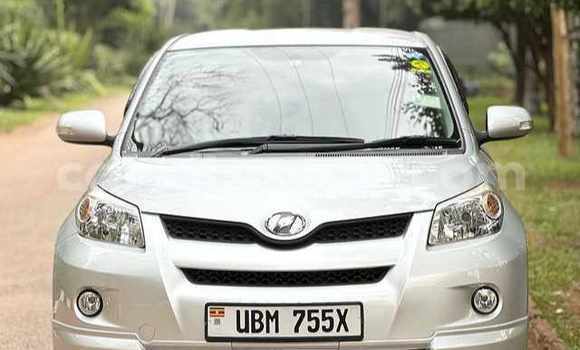 Nunua Ilio tumika Toyota IST Nyeupe Gari ndani ya Kampala nchini Uganda Nunua Ilio tumika Toyota IST Nyeupe Gari ndani ya Kampala nchini Uganda