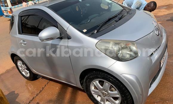 Gura Yakoze Toyota iQ Silver Imodoka i Kampala mu Uganda Gura Yakoze Toyota iQ Silver Imodoka i Kampala mu Uganda