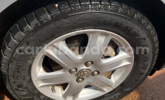 Gura Yakoze Toyota iQ Silver Imodoka i Kampala mu Uganda Gura Yakoze Toyota iQ Silver Imodoka i Kampala mu Uganda