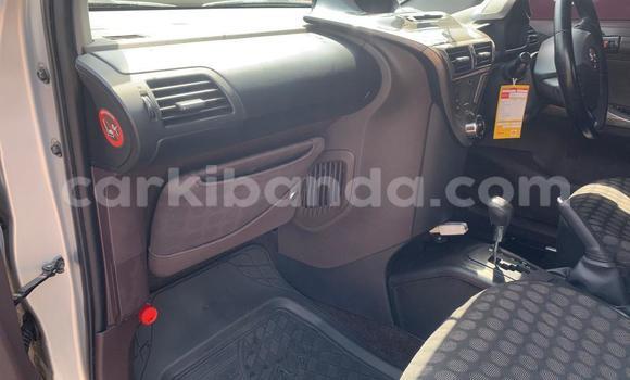 Gura Yakoze Toyota iQ Silver Imodoka i Kampala mu Uganda Gura Yakoze Toyota iQ Silver Imodoka i Kampala mu Uganda