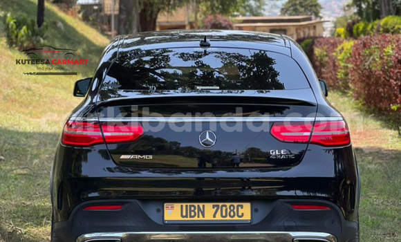 Nunua Ilio tumika Mercedes-Benz E-Classe Nyeusi Gari ndani ya Kampala nchini Uganda Nunua Ilio tumika Mercedes-Benz E-Classe Nyeusi Gari ndani ya Kampala nchini Uganda