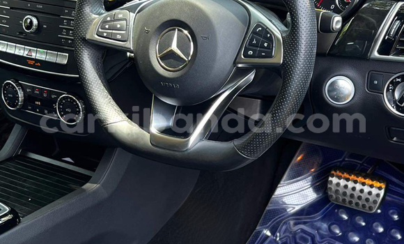 Nunua Ilio tumika Mercedes-Benz E-Classe Nyeusi Gari ndani ya Kampala nchini Uganda Nunua Ilio tumika Mercedes-Benz E-Classe Nyeusi Gari ndani ya Kampala nchini Uganda