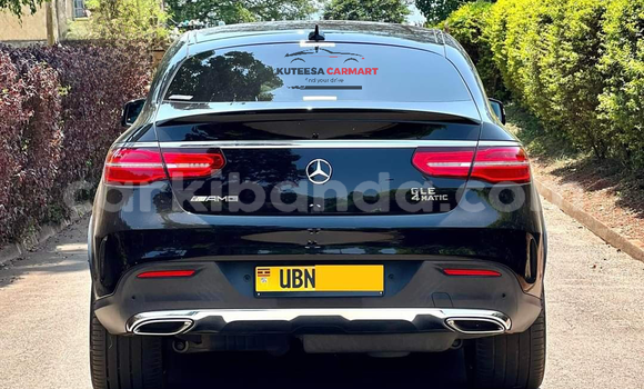 Nunua Ilio tumika Mercedes-Benz E-Classe Nyeusi Gari ndani ya Kampala nchini Uganda Nunua Ilio tumika Mercedes-Benz E-Classe Nyeusi Gari ndani ya Kampala nchini Uganda