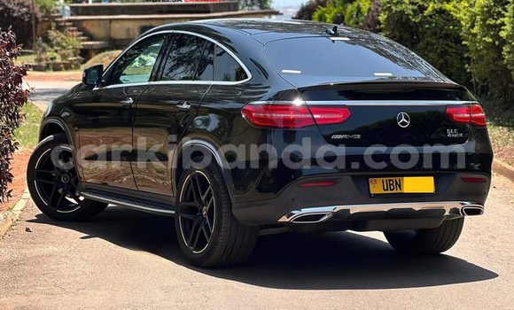 Nunua Ilio tumika Mercedes-Benz E-Classe Nyeusi Gari ndani ya Kampala nchini Uganda Nunua Ilio tumika Mercedes-Benz E-Classe Nyeusi Gari ndani ya Kampala nchini Uganda