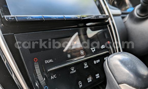 Nunua Ilio tumika Toyota Harrier Nyingine Gari ndani ya Kampala nchini Uganda Nunua Ilio tumika Toyota Harrier Nyingine Gari ndani ya Kampala nchini Uganda