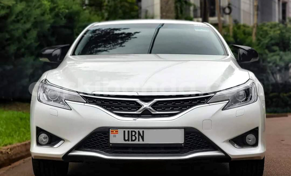 Acheter Occasion Voiture Toyota Mark X Blanc à Kampala, Ouganda