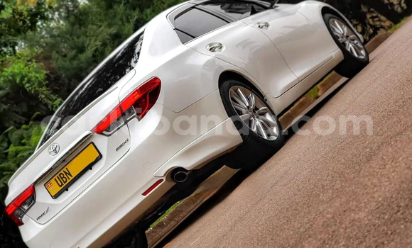 Nunua Ilio tumika Toyota Mark X Nyeupe Gari ndani ya Kampala nchini Uganda Nunua Ilio tumika Toyota Mark X Nyeupe Gari ndani ya Kampala nchini Uganda