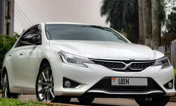 Nunua Ilio tumika Toyota Mark X Nyeupe Gari ndani ya Kampala nchini Uganda Nunua Ilio tumika Toyota Mark X Nyeupe Gari ndani ya Kampala nchini Uganda