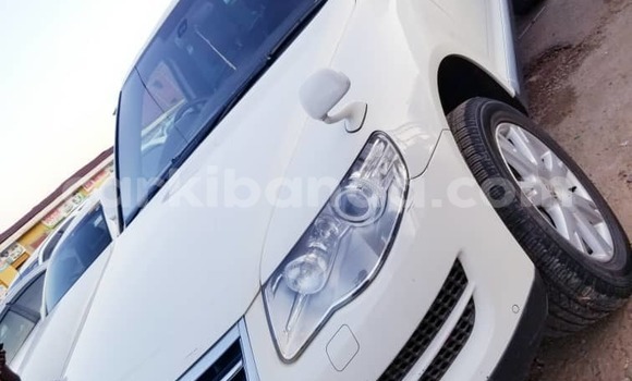 Buy Used Volkswagen Touareg White Car in Kampala in Uganda Buy Used Volkswagen Touareg White Car in Kampala in Uganda