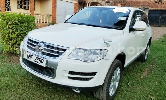 Buy Used Volkswagen Touareg White Car in Kampala in Uganda Buy Used Volkswagen Touareg White Car in Kampala in Uganda
