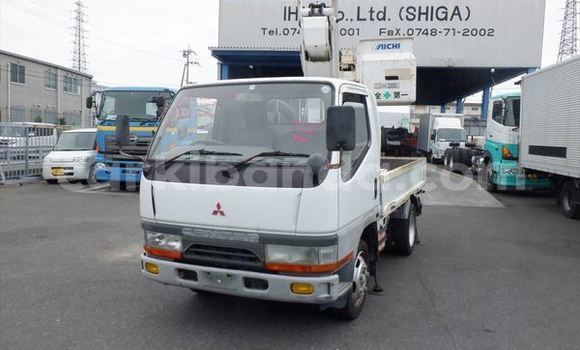 Nunua Ilio tumika Mitsubishi L400 Nyeupe Lori ndani ya Kampala nchini Uganda