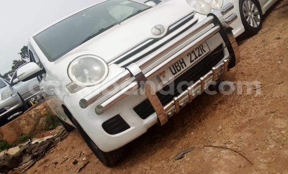 Gura Yakoze Toyota Sienta White Imodoka i Kampala mu Uganda Gura Yakoze Toyota Sienta White Imodoka i Kampala mu Uganda
