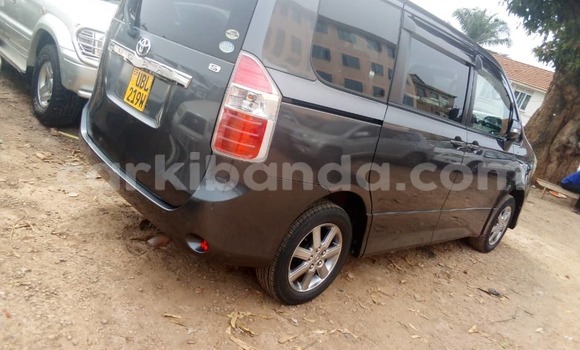 Gura Yakoze Toyota Noah Other Imodoka i Kampala mu Uganda Gura Yakoze Toyota Noah Other Imodoka i Kampala mu Uganda