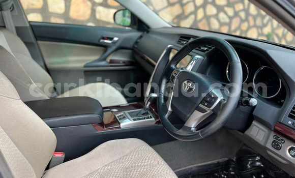 Gura Yakoze Toyota Mark X Silver Imodoka i Kampala mu Uganda Gura Yakoze Toyota Mark X Silver Imodoka i Kampala mu Uganda