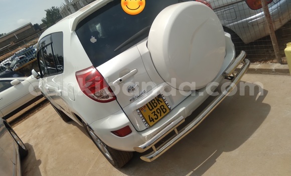 Nunua Ilio tumika Toyota RAV4 Nyeupe Gari ndani ya Kampala nchini Uganda Nunua Ilio tumika Toyota RAV4 Nyeupe Gari ndani ya Kampala nchini Uganda